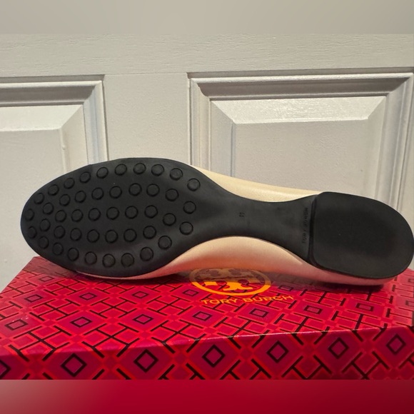 Tory Burch Cream and Black Loafers with Gold Accent - Picture 3 of 4